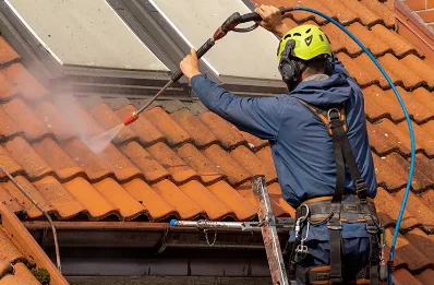Démoussage et hydrofuge de toiture à Guern